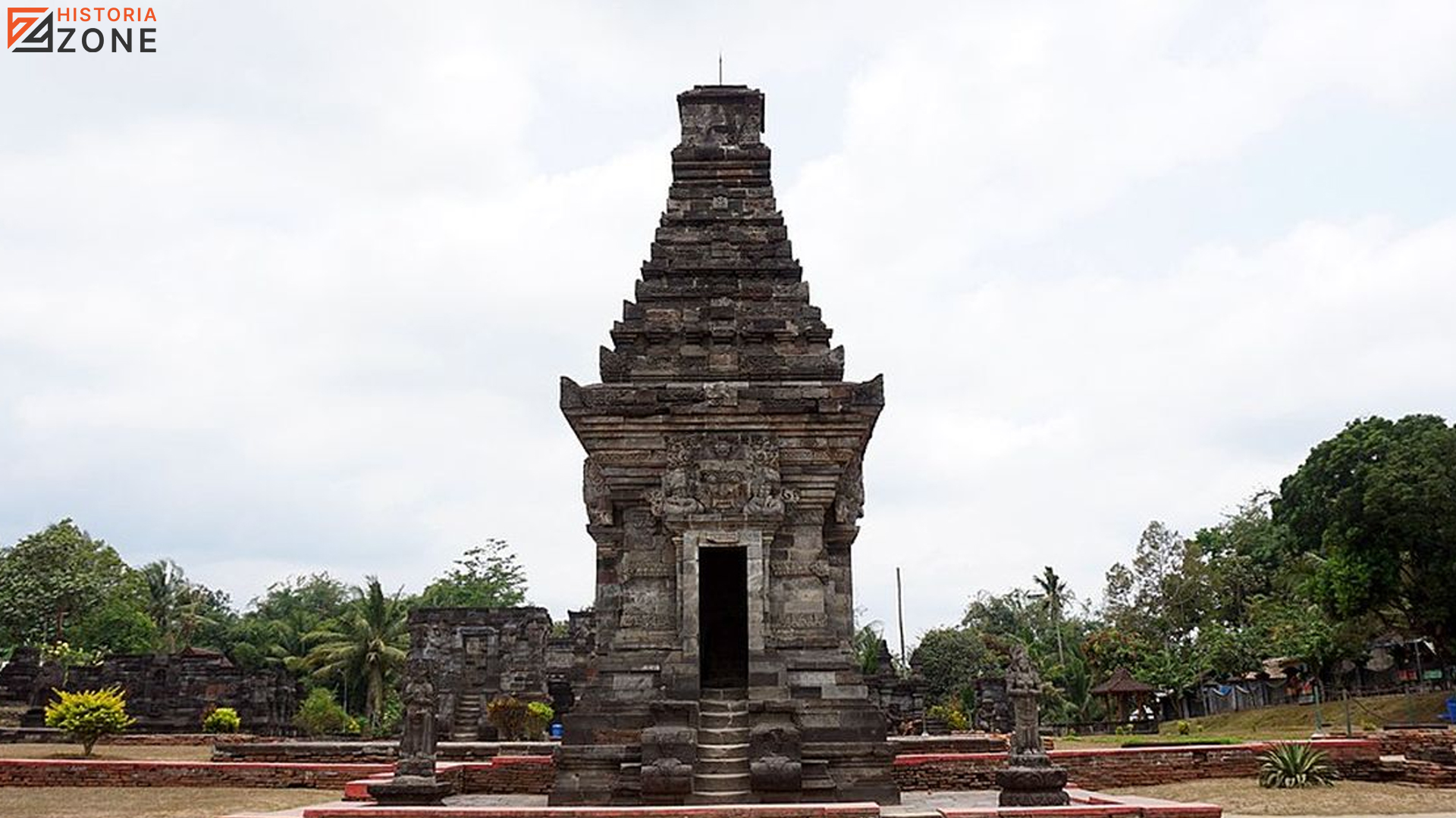 Pesona Candi Penataran: Pusaka Sejarah yang Tetap Memikat