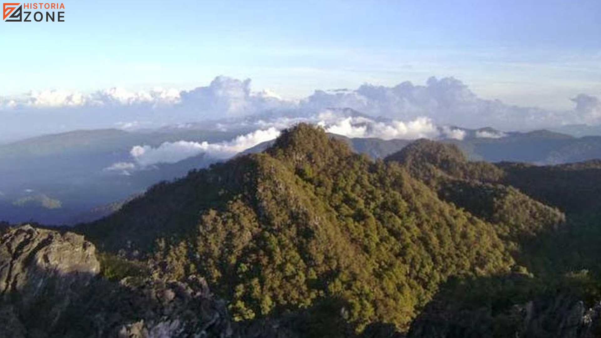Gunung Mekongga: Saksi Bisu Sejarah Nusantara yang Memikat