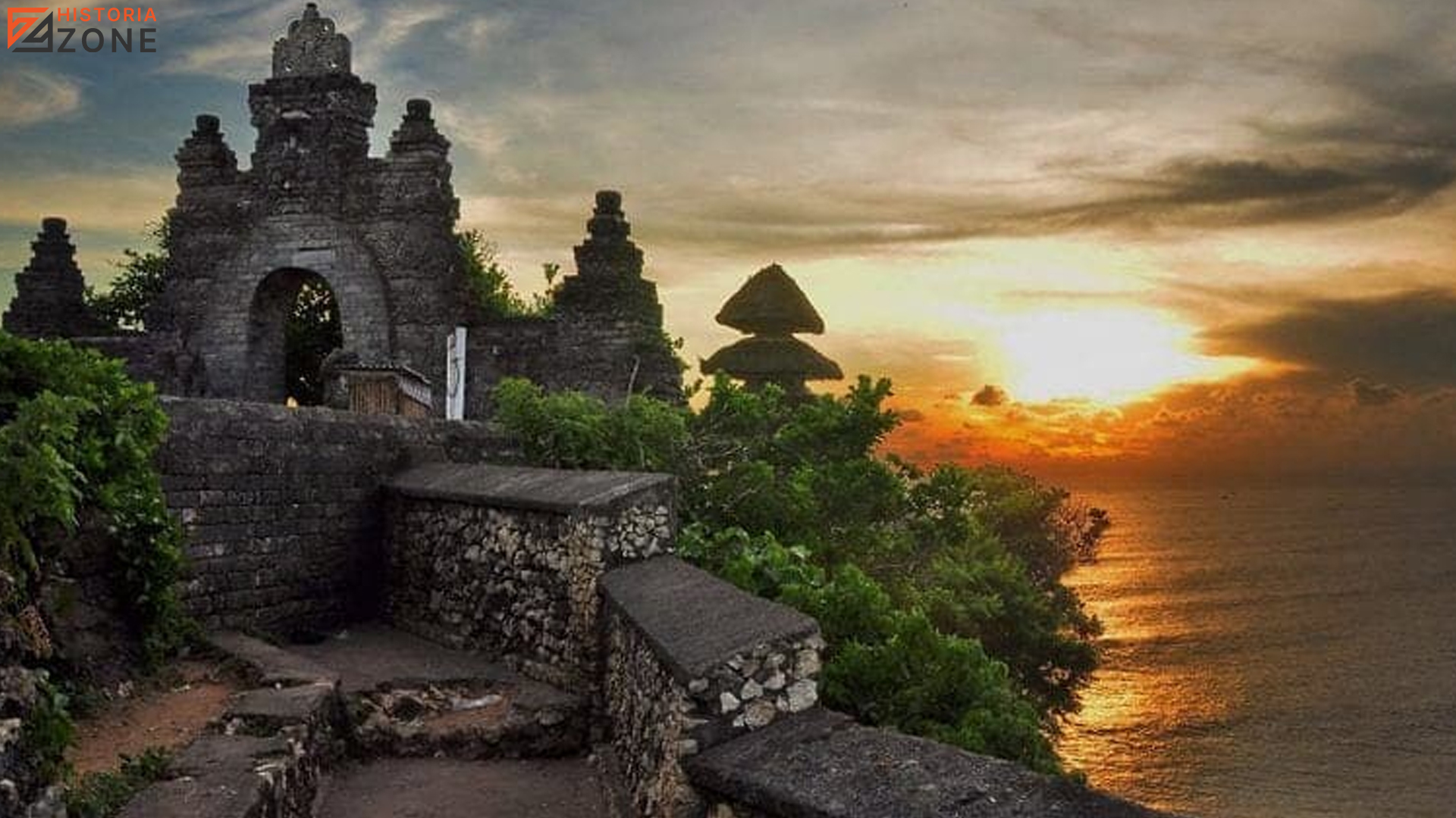 Sejarah Pura Luhur Uluwatu: Warisan Sakral di Ujung Selatan Bali