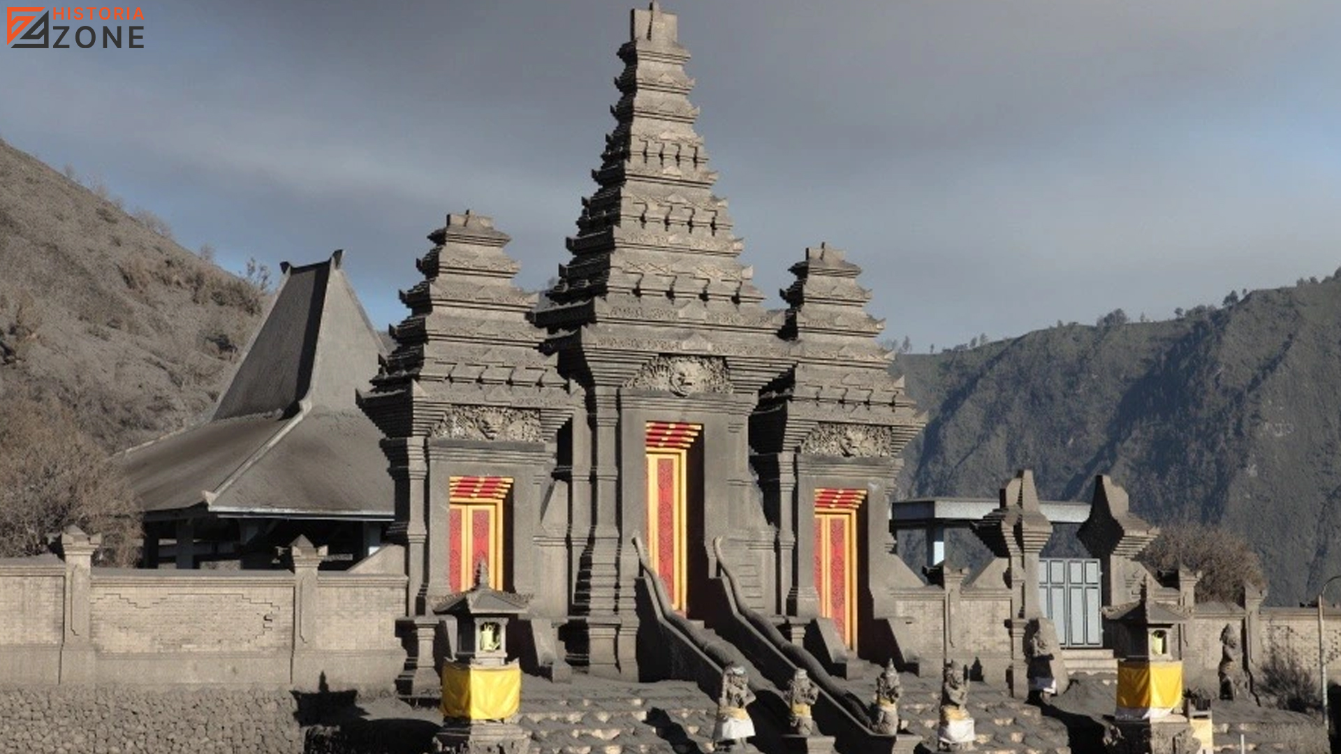 Menguak Jejak Sejarah Pura Luhur Poten di Kaki Gunung Bromo