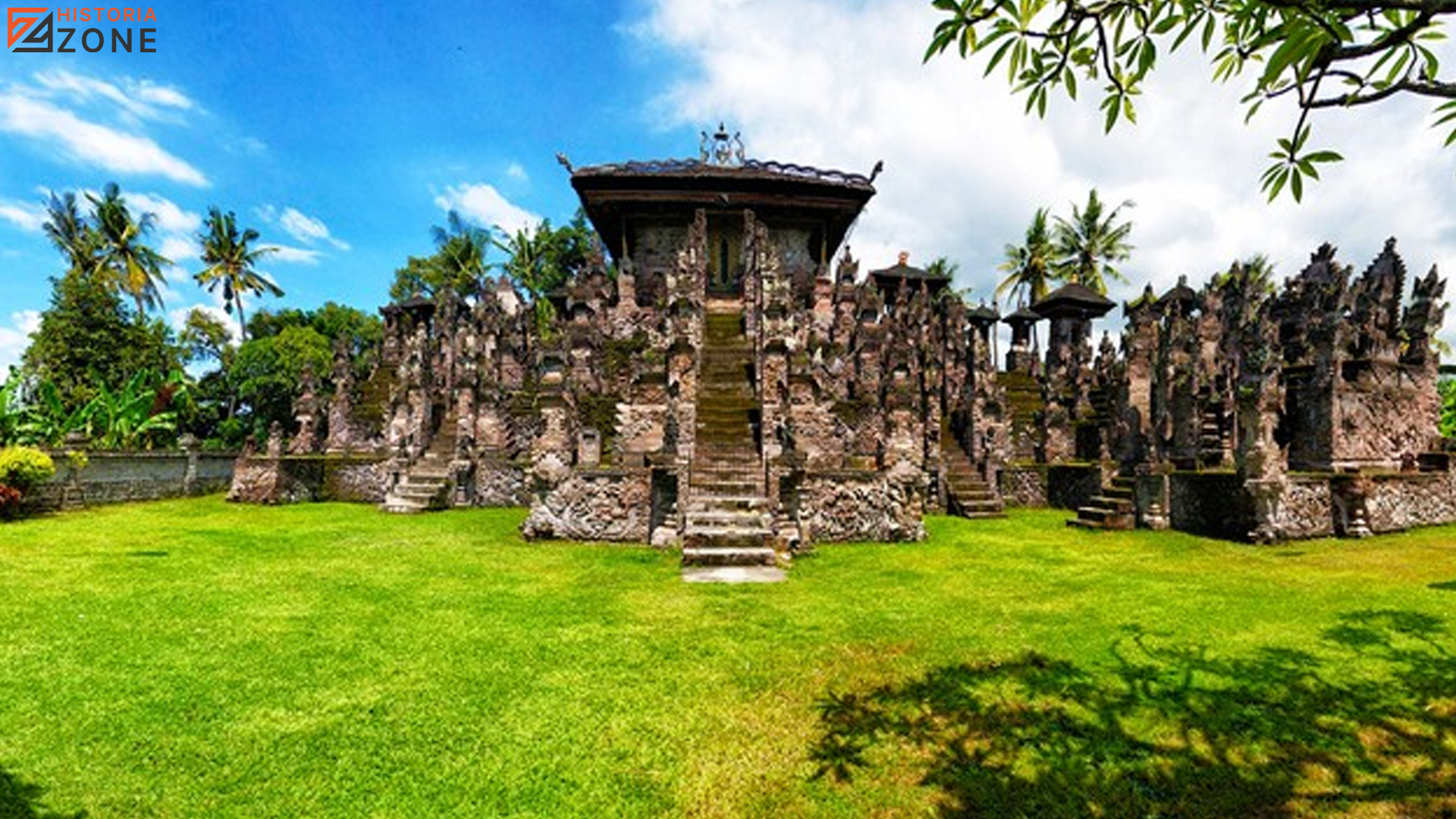 Mengagumi Keindahan dan Sejarah Pura Beji Sangsit di Bali Utara