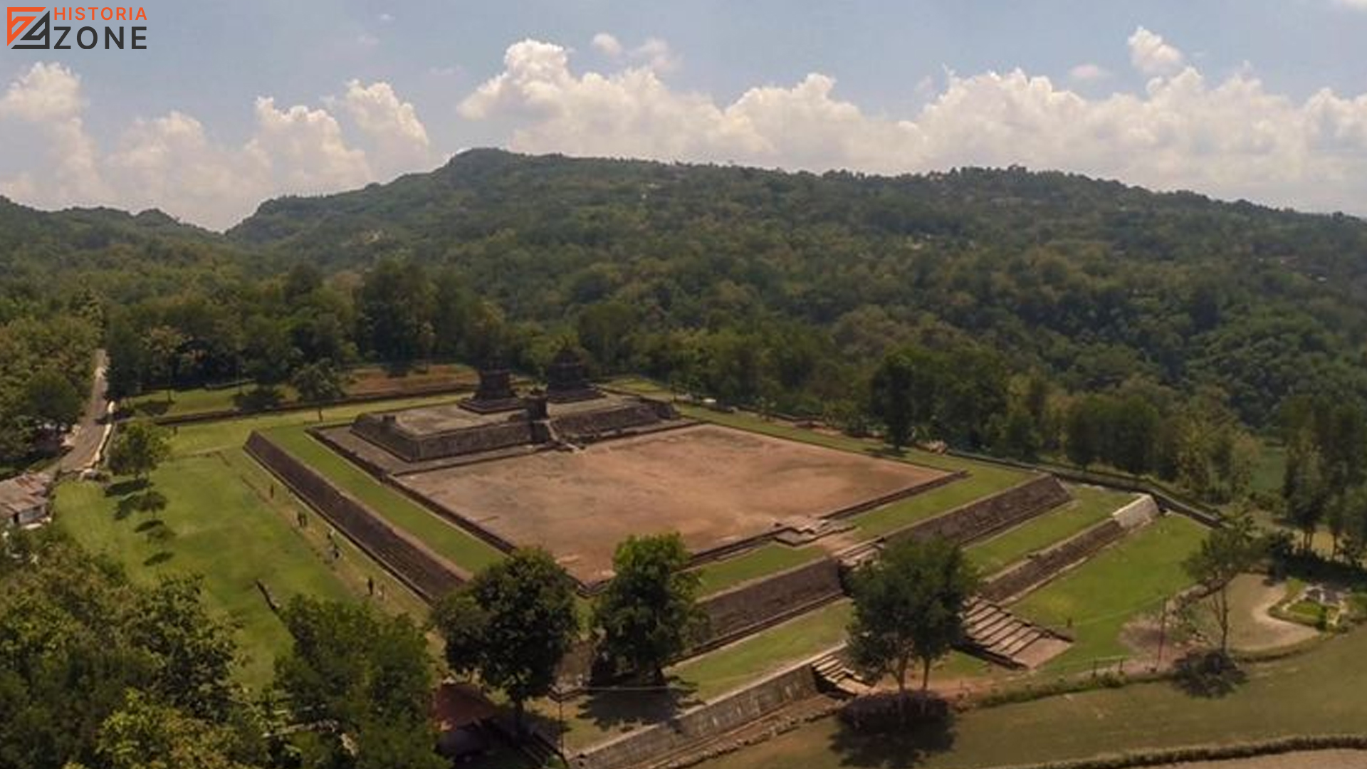 Eksplorasi Candi Barong: Tempat Bersejarah Penuh Makna