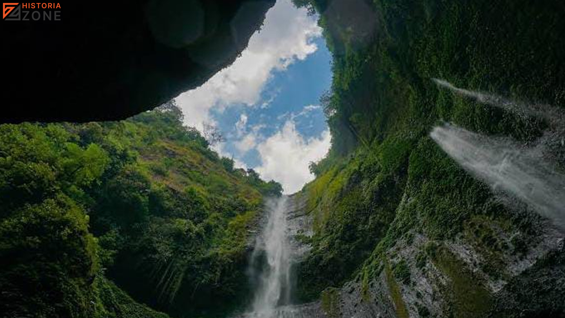 Sejarah Air Terjun Madakaripura: Jejak Terakhir Sang Gajah Mada