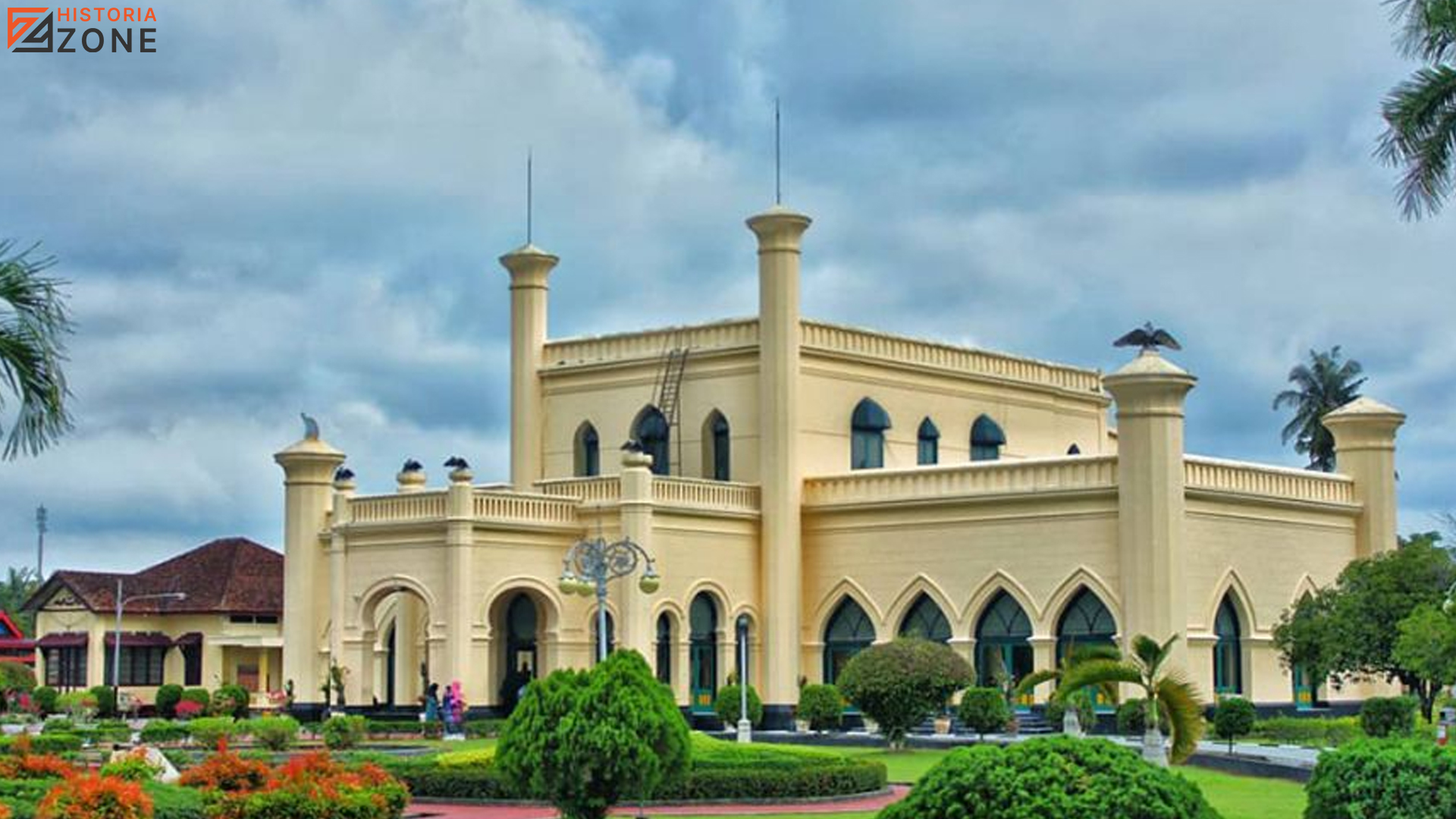 5 Cerita Sejarah dari Istana Siak yang Bikin Mempesona