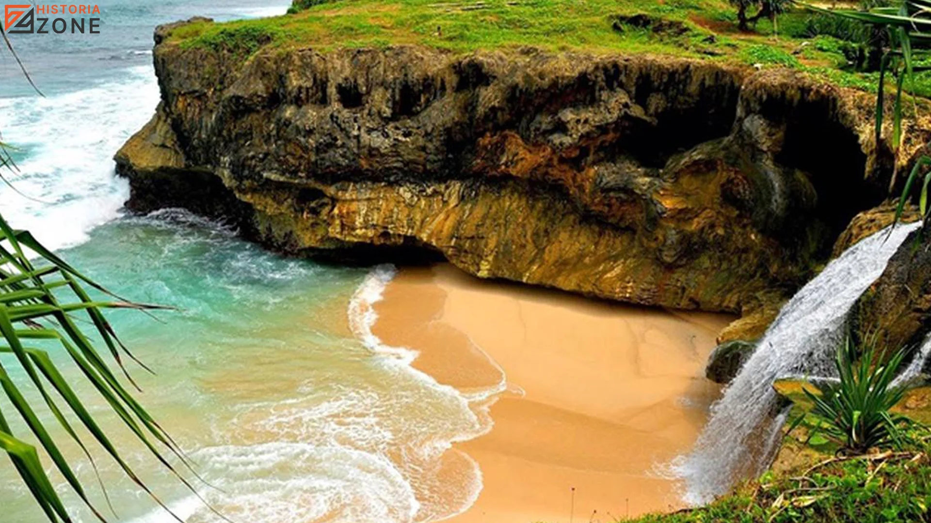 Pantai Banyu Tibo Punya 5 Pesona Absurd Tersembunyi