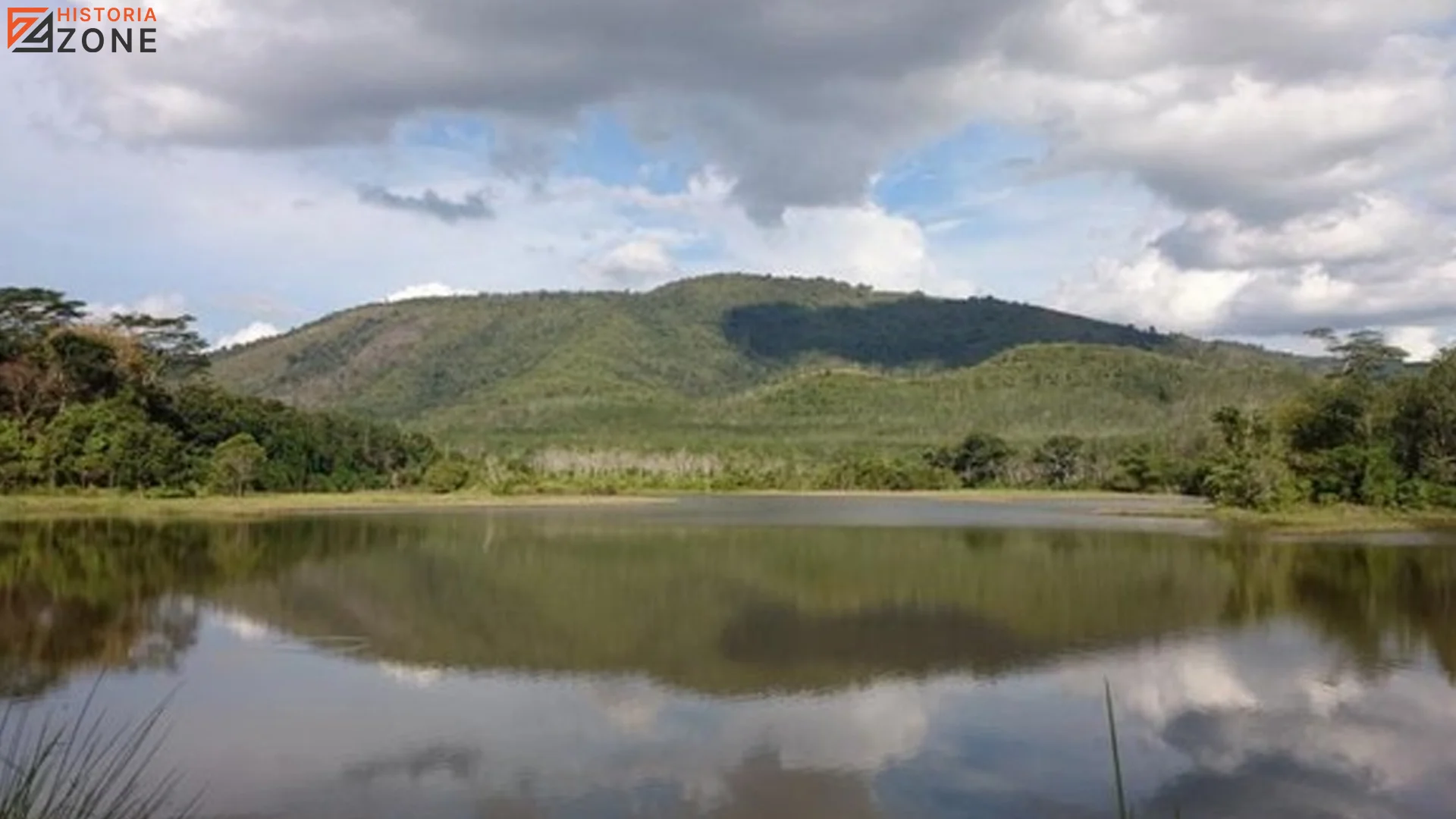 Danau Sari Embun Memiliki 5 Cerita Absurd yang Sulit Dipercaya