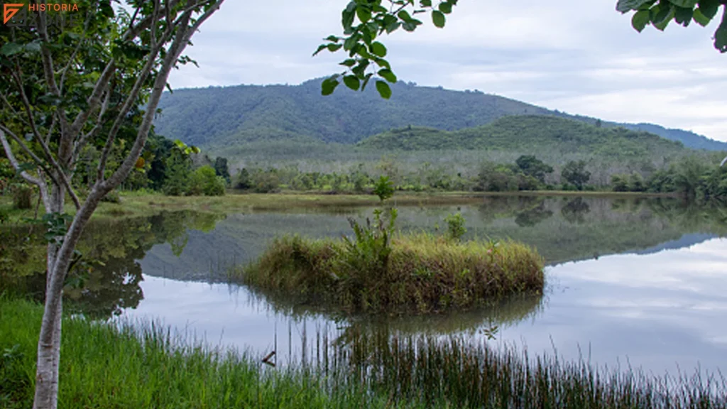 Danau Sari Embun Memiliki 5 Cerita Absurd yang Sulit Dipercaya