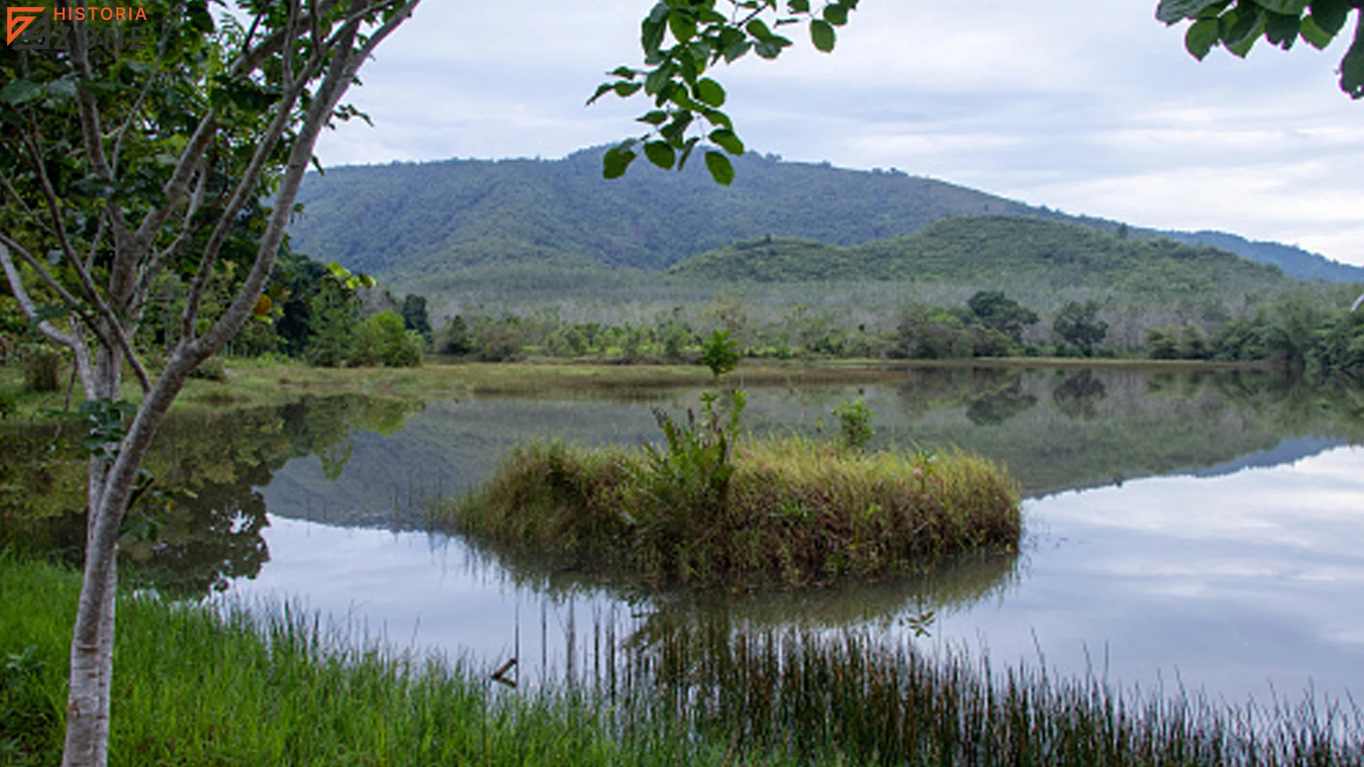 Danau Sari Embun Memiliki 5 Cerita Absurd yang Sulit Dipercaya